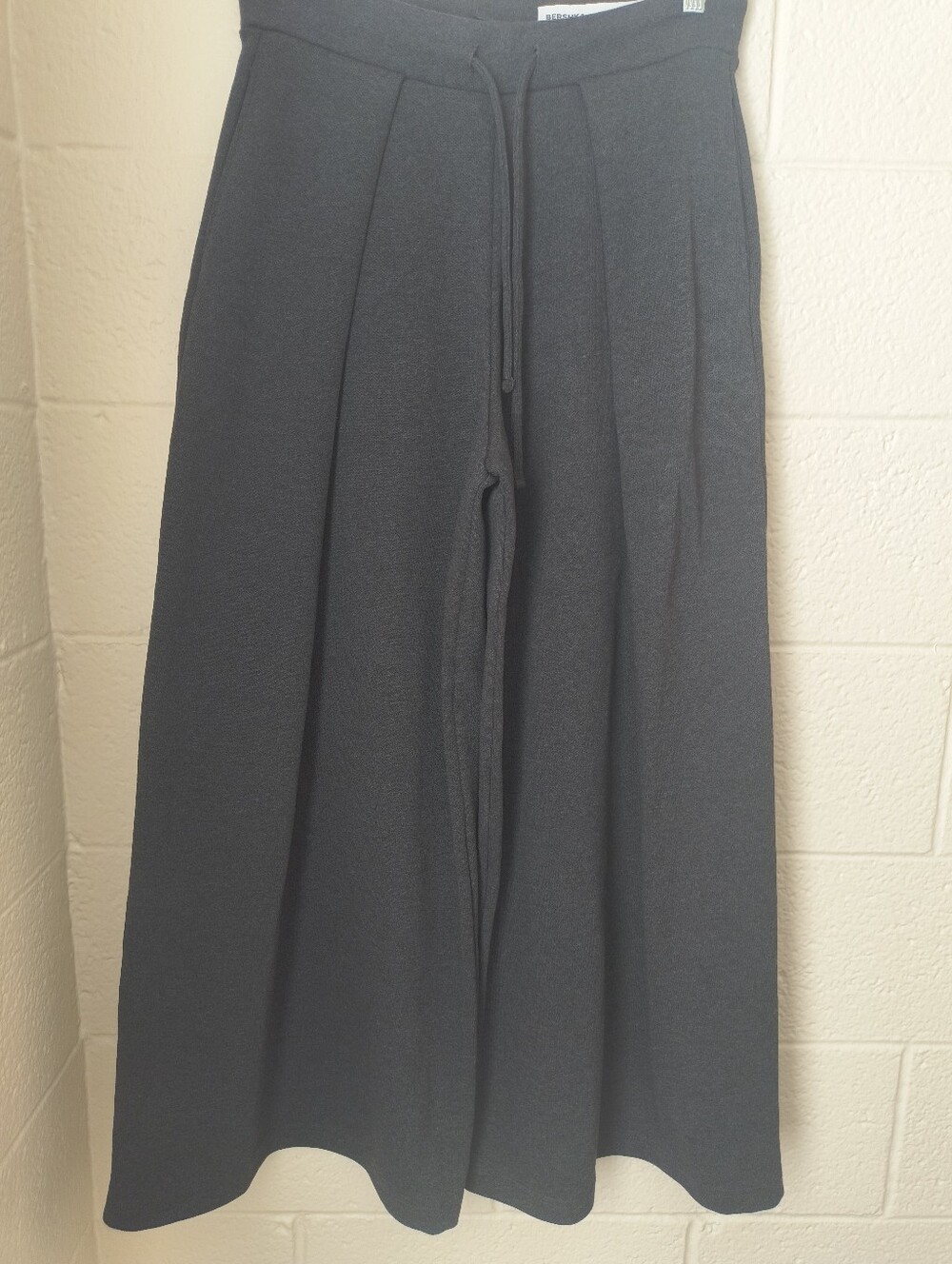 Bershka wide-leg trousers with pleats - Size M